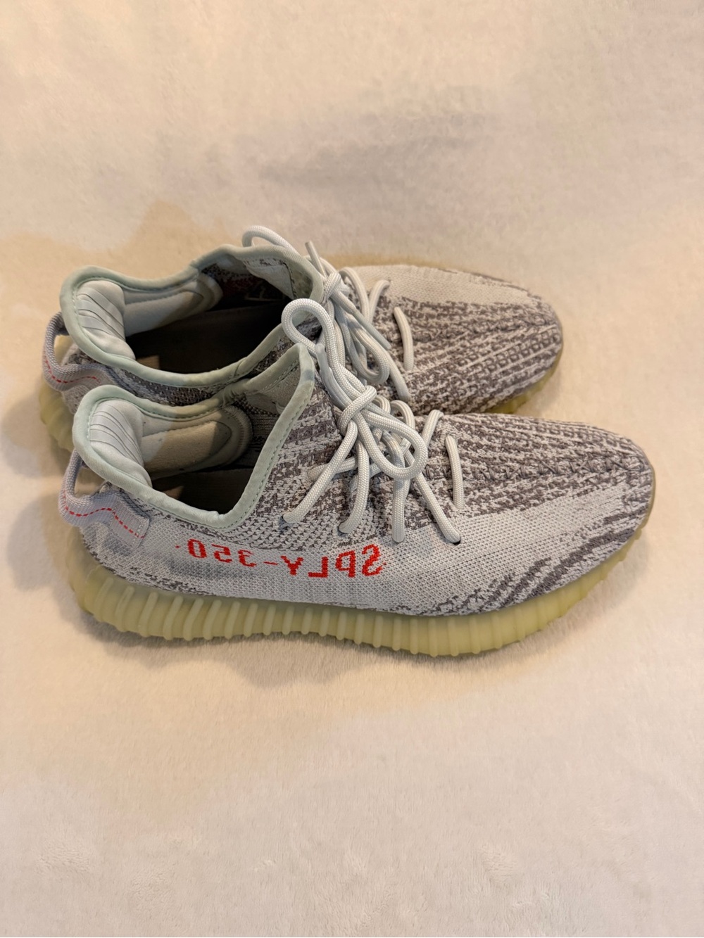Yeezy woman’s Boost 350 V2 style Runner in Light Gray with Red Accent size 8